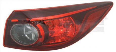 Lampa tył P (zewnętrzna, na żarówki, kolor kierunkowskazu czerwony, kolor szkła czerwony, odblask) MAZDA 3 SEDAN 09.13- TYC 11-6873-15-2