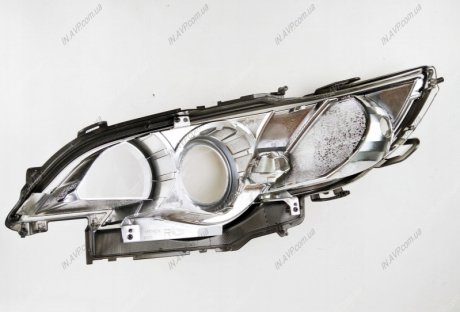 Стекло фары передней Subaru 84990AG560