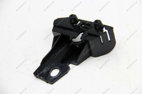 Кронштейн рамки решетки радиатора Sprinter 06- Пр. BSG BSG60927001