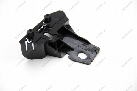 Кронштейн рамки решітки радіатора Sprinter 06- Л. BSG BSG60927002